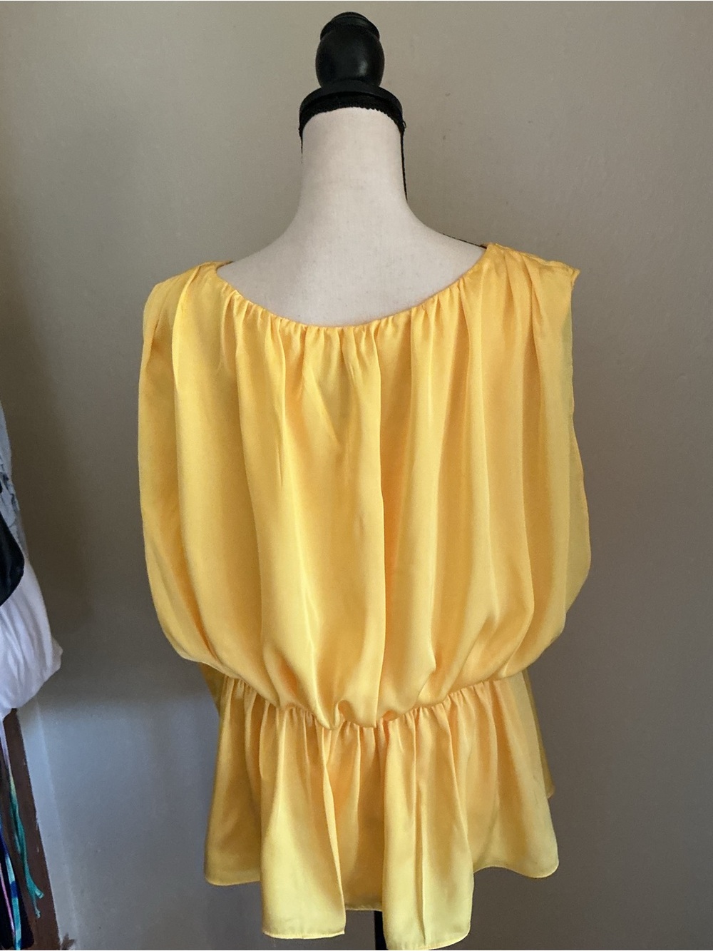 Ali Ro Size 12 Yellow Sleeveless Blouson Top Lined Side Zip Peplum Blouse - Picture 3 of 9